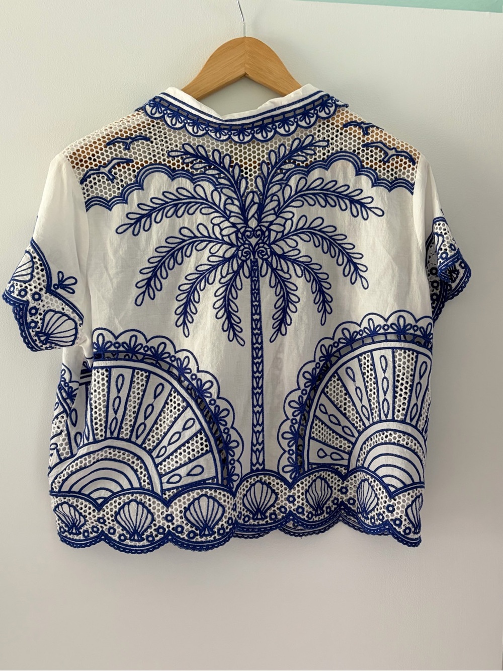 ๐ NWOT Farm Rio Size M Blue Palm Trees Richelieu Collared Shirt 100% Cotton Boho - Picture 13 of 16